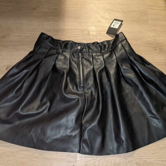 Streetwear Society black pleather pleated skirt - Picture 1 of 1